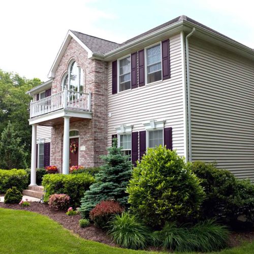 beautiful home landscaped and maintained by Green Horizons